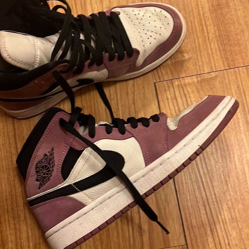Air Jordan 1 mid womens